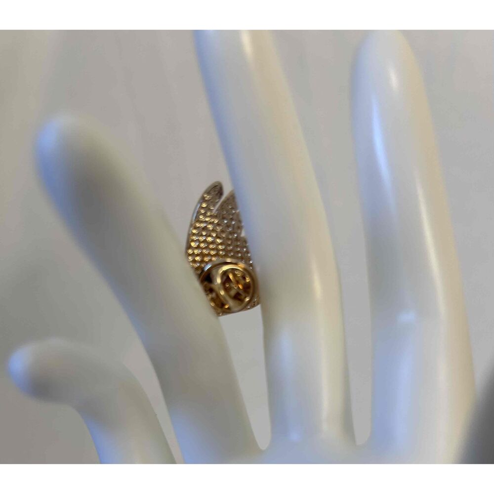 Red White Enamel OK Hand Sign Gesture‎ Lapel Pin Unisex Accessory - Picture 3 of 4